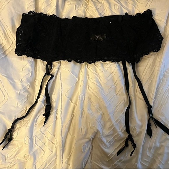 Cacique Other - Cacique Black Lace Garter Belt